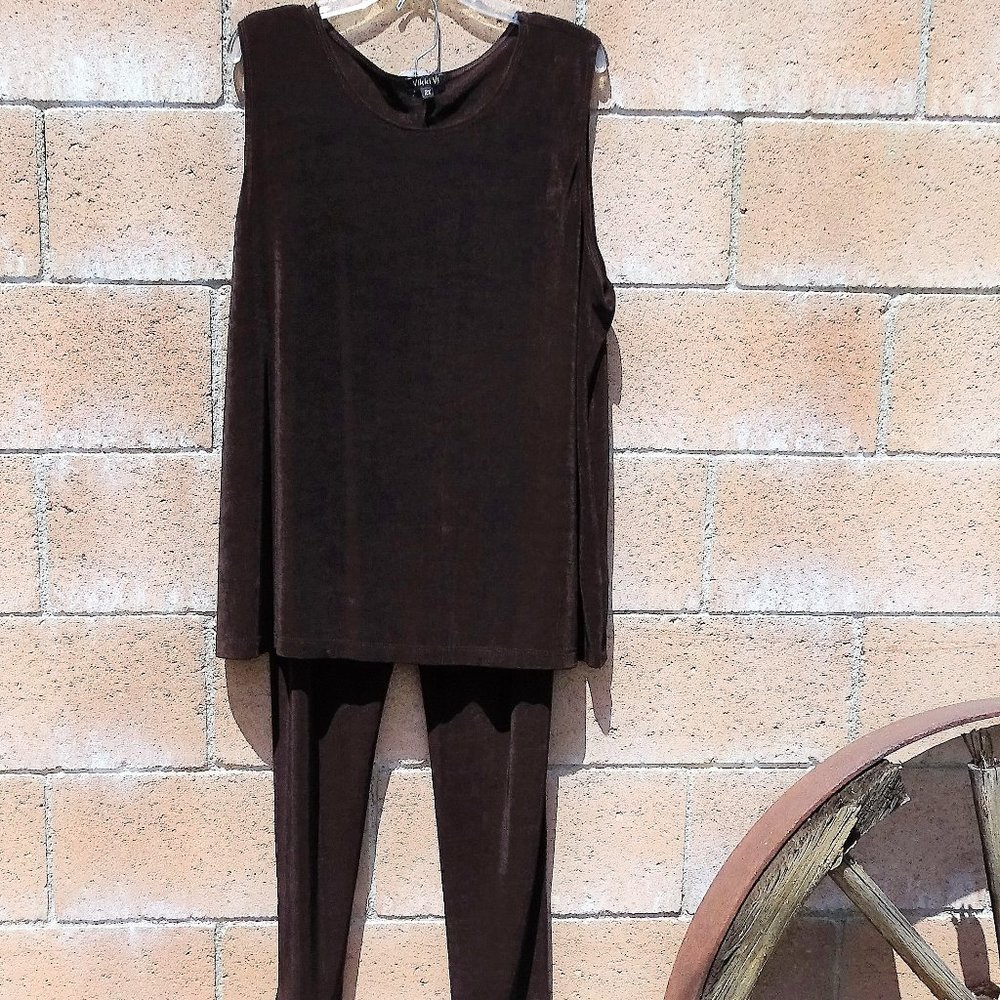 Vikki Vi Brn Sleeveless Shell and Slim Pants